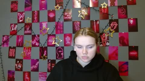 Leyla online show from December 2025 08:10:01 AM