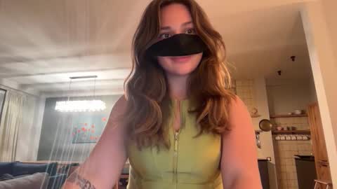 Snapshot of leyla_on_sport chatting on September 2025 04:51:02 PM Leyla online show from September 2025 04:51:02 PM