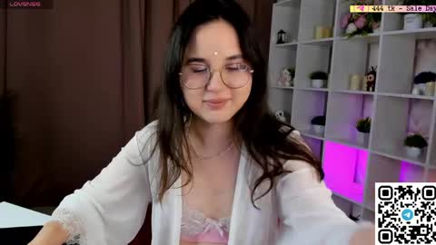 Snapshot of leylamirage chatting on May 2026 08:17:01 PM leylamirage online show from May 2026 08:17:01 PM