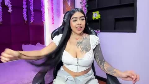 Snapshot of leyren_cooper chatting on June 2026 08:43:02 PM Leyren online show from June 2026 08:43:02 PM
