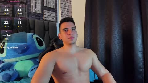 L E Y T O N online show from December 2024 01:14:01 AM