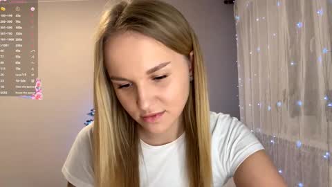 Mia online show from December 2025 02:55:01 PM