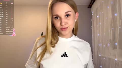 Mia online show from December 2025 05:08:02 PM