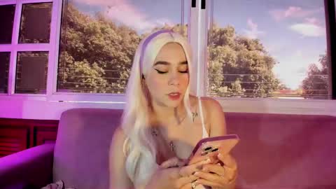 LEZY online show from September 2025 07:35:02 PM