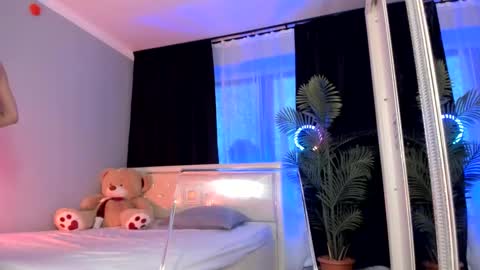 Snapshot of li_baby chatting on February 2025 01:47:02 PM Shaya MILKY BOOBS online show from February 2025 01:47:02 PM