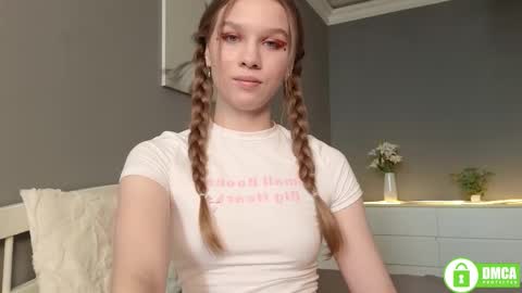 Lia  online show from September 2025 09:43:02 AM