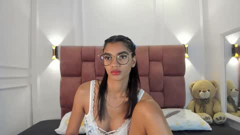 Snapshot of lia_girl2 chatting on January 2025 05:20:02 AM Lia online show from January 2025 05:20:02 AM