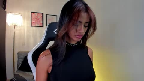 Snapshot of lia_girl2 chatting on October 2025 03:25:03 AM Lia online show from October 2025 03:25:03 AM