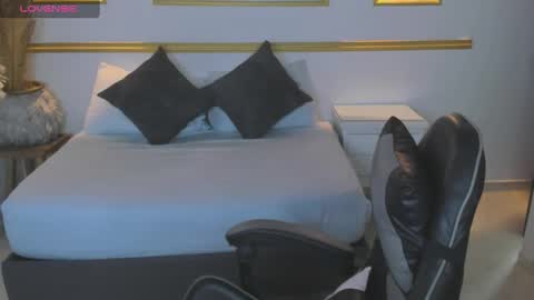 Lia  online show from September 2025 02:13:02 AM