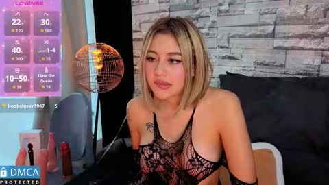 lia summer1 online show from November 2025 07:15:01 PM