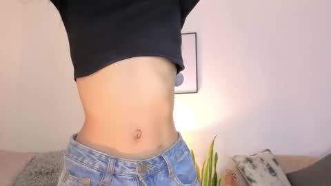 Lia  online show from November 2025 03:04:01 PM