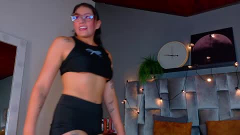 Snapshot of liaamoretti__ chatting on May 2026 03:24:01 AM L I A online show from May 2026 03:24:01 AM