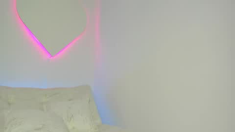 La  online show from May 2026 10:37:01 PM