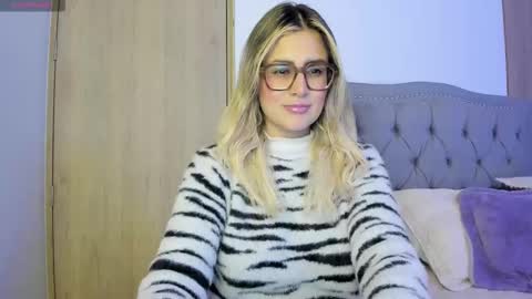 Lia  online show from September 2025 11:54:02 PM