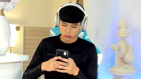 Liam online show from September 2025 05:46:02 PM