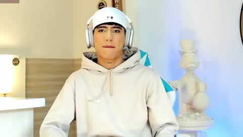 Liam online show from September 2025 04:40:02 PM