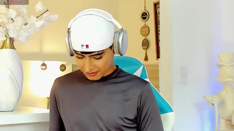 Liam online show from September 2025 06:08:01 PM