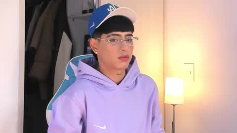 Liam online show from October 2025 03:56:02 PM