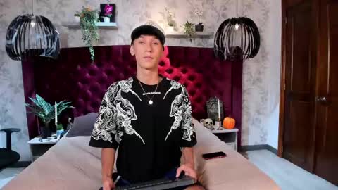 Snapshot of liam_and_tristan chatting on October 2025 08:31:01 PM Liam Tristan online show from October 2025 08:31:01 PM