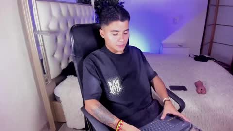 Snapshot of liam_dustin chatting on May 2026 08:50:02 PM Liam online show from May 2026 08:50:02 PM