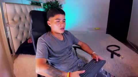 Snapshot of liam_dustin chatting on June 2026 09:21:02 PM Liam online show from June 2026 09:21:02 PM