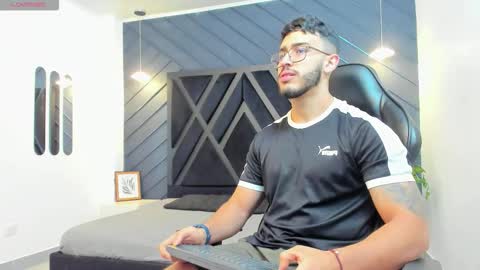 LIAM KLEIN online show from November 2025 11:31:01 AM