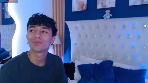 Snapshot of liam_lux chatting on April 2026 05:30:01 PM LIAM online show from April 2026 05:30:01 PM