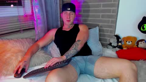 Snapshot of liam_oficial chatting on January 2026 03:44:01 AM liam online show from January 2026 03:44:01 AM