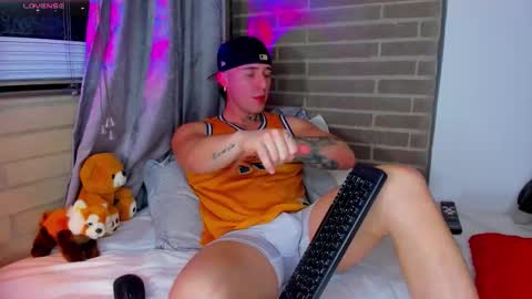 Snapshot of liam_oficial chatting on February 2026 04:00:01 AM liam online show from February 2026 04:00:01 AM