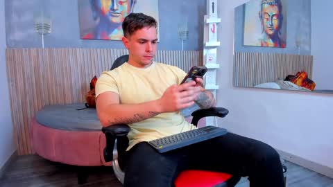 Snapshot of liam_walk chatting on December 2024 09:06:02 PM Liam online show from December 2024 09:06:02 PM