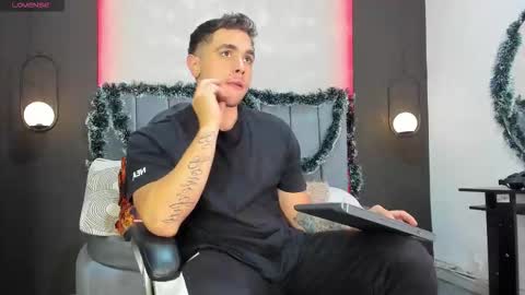 Liam online show from November 2025 10:12:01 PM