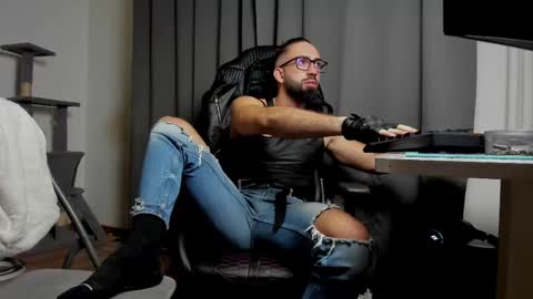 Liam online show from March 2025 07:49:02 PM