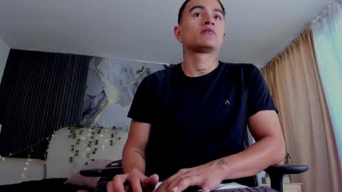 Snapshot of liamdeep_ chatting on May 2026 12:32:01 PM LiamDeep online show from May 2026 12:32:01 PM