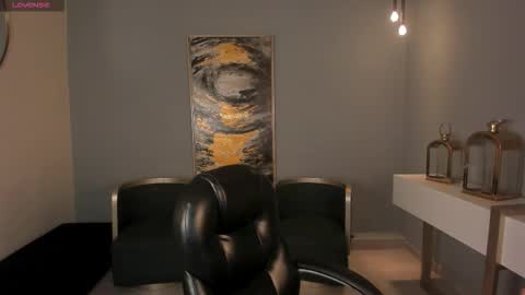 Liam online show from November 2025 11:53:01 PM