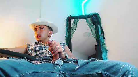 Liam online show from December 2025 04:50:01 AM