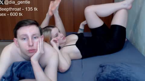 Snapshot of lian004 chatting on December 2024 05:50:01 AM Dia and Julian online show from December 2024 05:50:01 AM