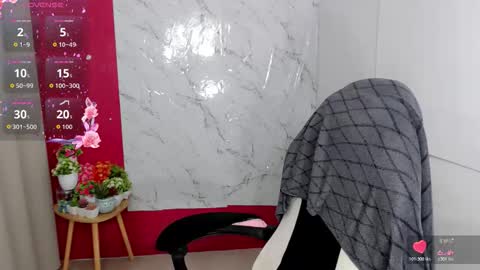 Snapshot of liane_mei chatting on May 2026 05:12:02 AM Liane online show from May 2026 05:12:02 AM