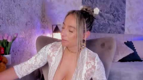 Lian online show from October 2025 06:04:01 PM