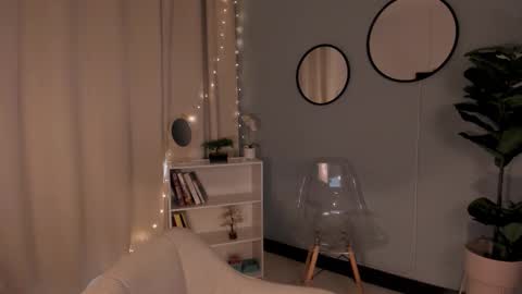 Lia online show from September 2025 12:07:01 PM