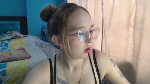 Lia Roberts online show from February 2025 12:00:01 PM