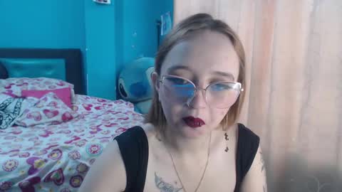 Lia Roberts online show from February 2025 12:08:01 PM