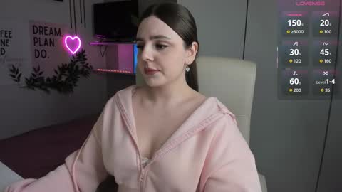 Lia online show from October 2025 01:42:02 PM