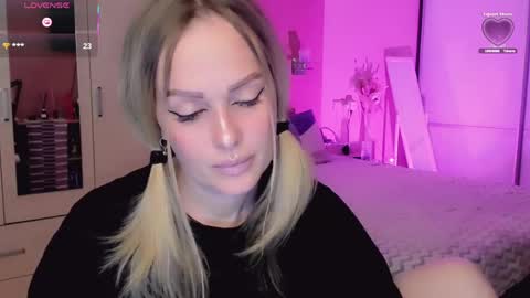 Snapshot of libby_nora chatting on May 2026 10:11:02 AM Libby online show from May 2026 10:11:02 AM
