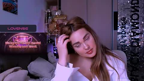 libra_mia online show from November 2025 06:52:01 PM