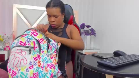 licy online show from November 2025 07:06:01 PM