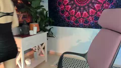 Hey My name is Lida online show from June 2026 09:32:02 AM