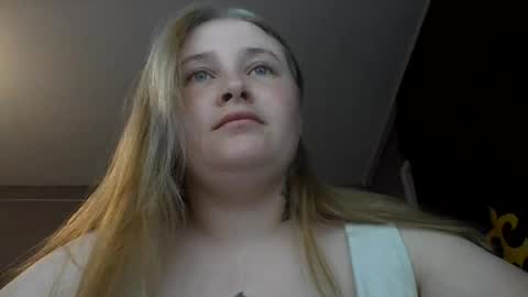 Snapshot of light_lunaa chatting on June 2026 03:28:02 PM light_lunaa online show from June 2026 03:28:02 PM