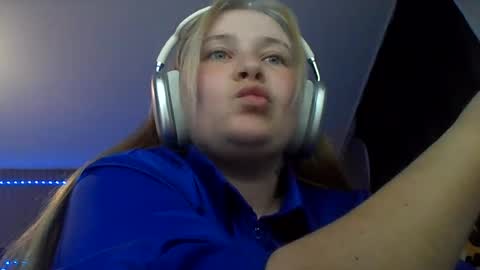 Snapshot of light_lunaa chatting on June 2026 03:18:01 PM light_lunaa online show from June 2026 03:18:01 PM