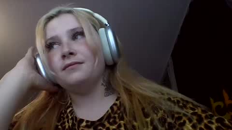 Snapshot of light_lunaa chatting on July 2026 04:35:02 PM light_lunaa online show from July 2026 04:35:02 PM