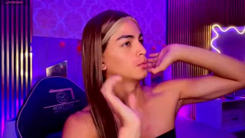 LIHIAN online show from April 2026 12:22:01 PM